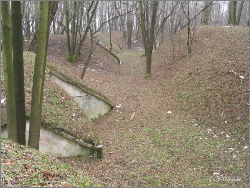 Fort Rajsko - bardzo rozbudowana struktura. ogrom wej, labiryntw, lepych zaukw, zaryglowanych drzwi, i egipskich ciemnoci :)